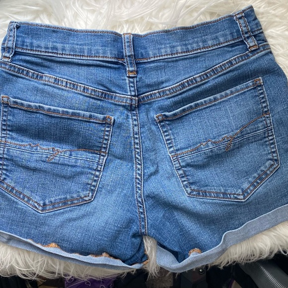 NY&C Women's Size 0 Blue Denim Rolled
Cuff Shorts - Picture 8 of 9